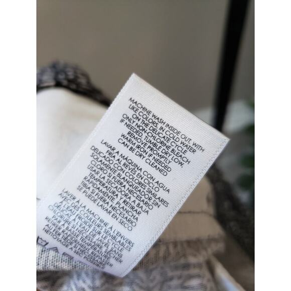 CAbi Chino Shorts Womens 0 Black White Geo Print Stretch Flat Front High Rise - Picture 5 of 12